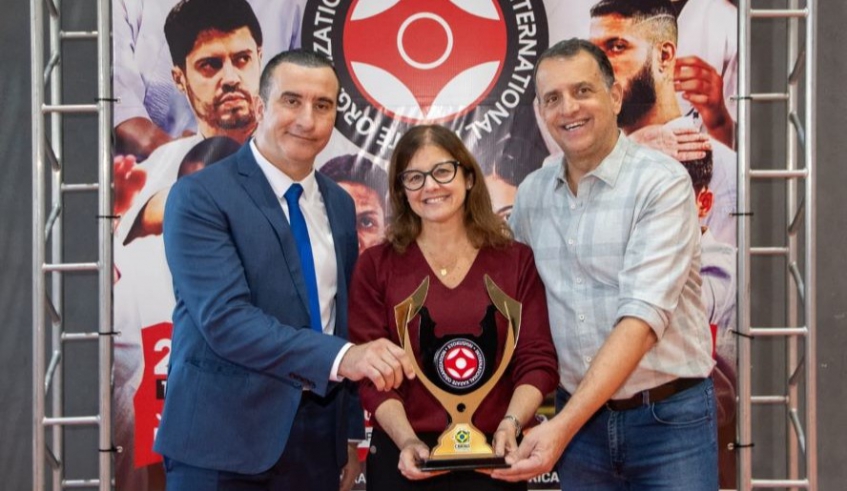 Durante o evento, a prefeita Mara Bertaiolli e o conselheiro do Tribunal de Contas do Estado de São Paulo, Marco Bertaiolli, foram homenageados