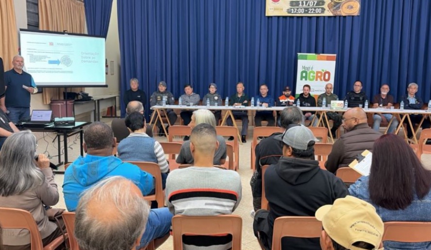 Cerca de 60 moradores, produtores rurais e lideranças comunitárias participaram, da Reunião de Segurança Rural, realizada no distrito de Biritiba Ussu.