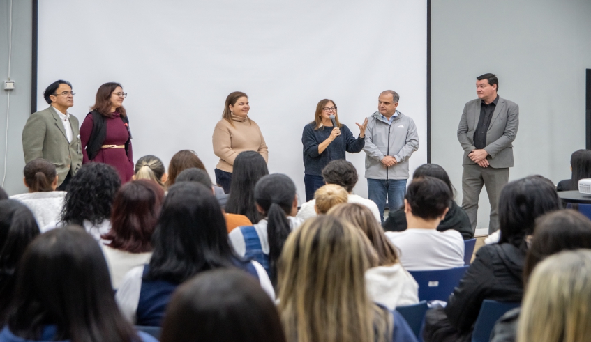 Prefeita falou sobre a importância do trabalho de todos os profissionais da Maternidade e Hospital da Mulher e da Criança (Divulgação/PMMC)