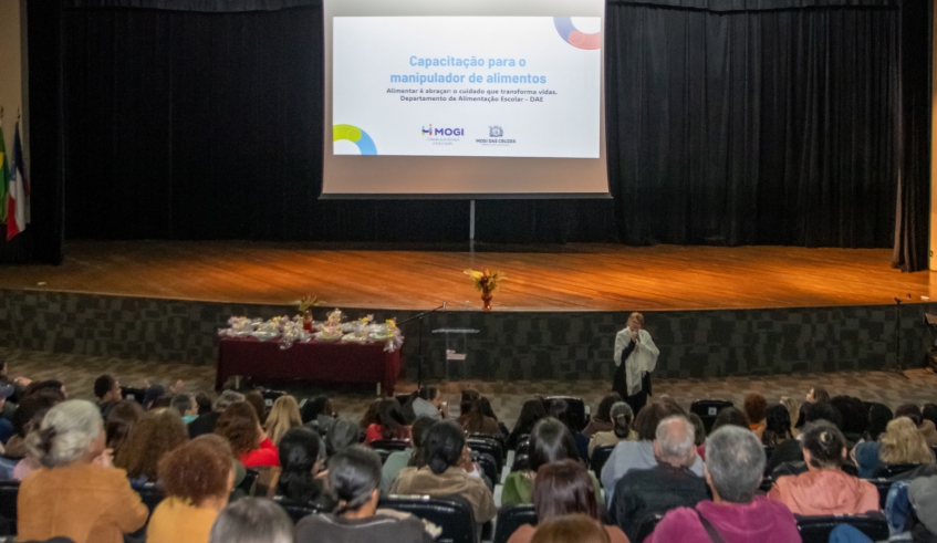 Cerca de 300 profissionais participaram do encontro, realizado pela Secretaria de Educação, por meio do Departamento de Alimentação Escolar (DAE). (Divulgação/PMMC)