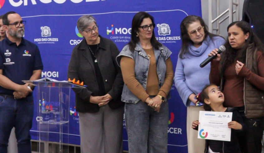 O evento contou com a entrega de certificados para concluintes das cinco unidades do CRESCER. (Divulgação/Cris Tsuru)