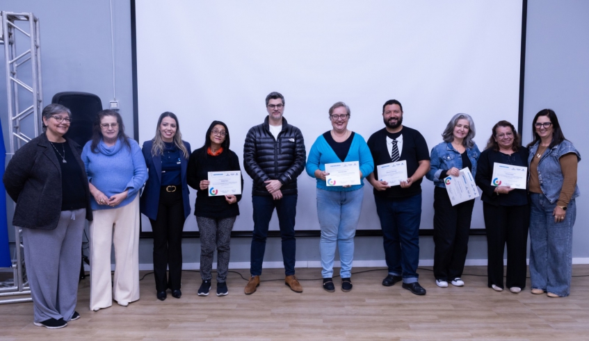 A cerimônia marca o encerramento do 1º ciclo de cursos sob a gestão da Secretaria Municipal de Educação e o início de um novo bloco de cursos. (Divulgação/Monica Antunes)