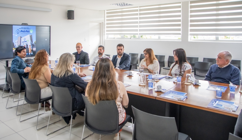 Prefeita Mara Bertaiolli recebeu grupo de advogados da Comissão de Direito Animal da OAB de Mogi das Cruzes e detalhou funcionamento do Hospital (Divulgação/PMMC)