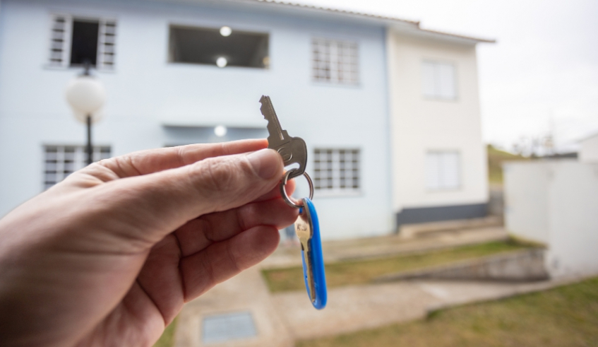 O condomínio Mogi R possui 64 unidades no total e as unidades foram destinadas prioritariamente para famílias que viviam em áreas de risco (Divulgação/PMMC)