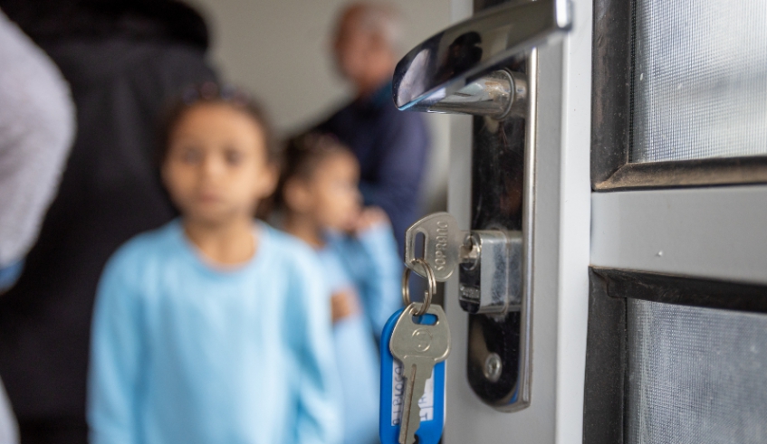 Antes da assinatura do contrato, as famílias fazem uma vistoria nas unidades habitacionais, para verificar a estrutura e pedir eventuais reparos (Divulgação/ PMMC)