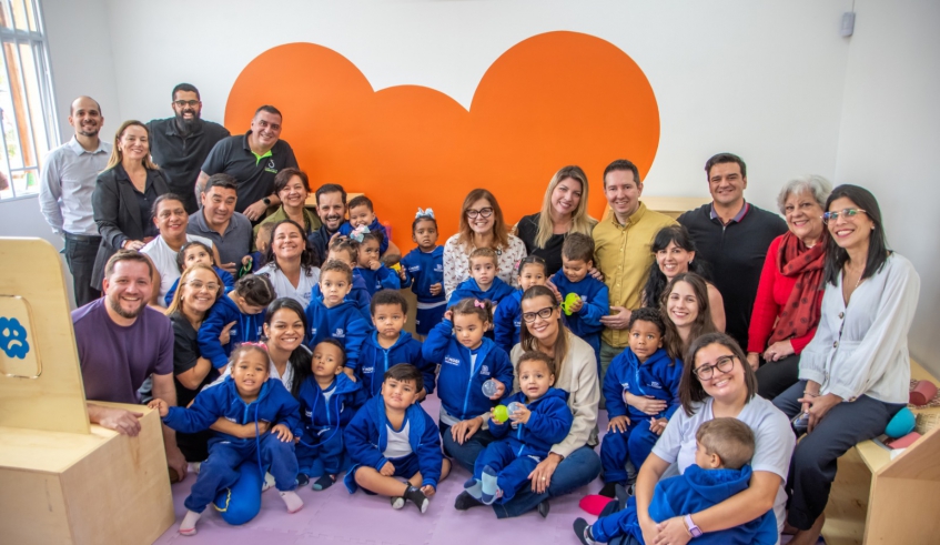 A entrega contou com a participação de autoridades, parceiros e as crianças do CEIM Prof. Geraldo Felício dos Reis – ECEI A Sementinha I, localizada ao lado do CAED. (Divulgação/PMMC)