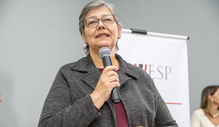 A secretária adjunta Catia Moyano incentivou os alunos que estavam se formando. (Divulgação/PMMC)