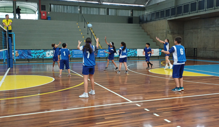 Nesta terça-feira (18/08), às disputas da modalidade Câmbio (vôlei adaptado), começaram no Clube de Campo de Mogi. (Divulgação/PMMC)