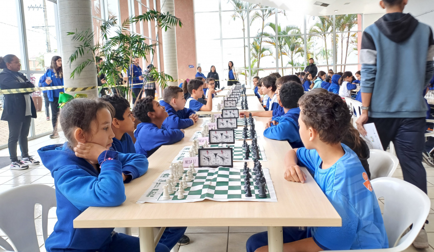 Cerca de 60 estudantes de escolas municipais participaram, no último dia 11, das partidas de Xadrez. (Divulgação/PMMC)