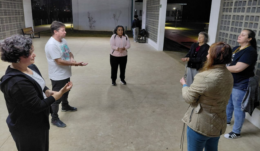 Práticas trabalham o corpo de forma integral, com o objetivo de proporcionar bem-estar físico e emocional (Divulgação/PMMC)