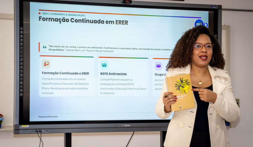 A chefe de Seção de Avaliação e Rendimento Escolar do DEPED, Nayara Xavier, falou sobre as estratégias adotadas pela Secretaria de Educação. (Divulgação/PMMC)