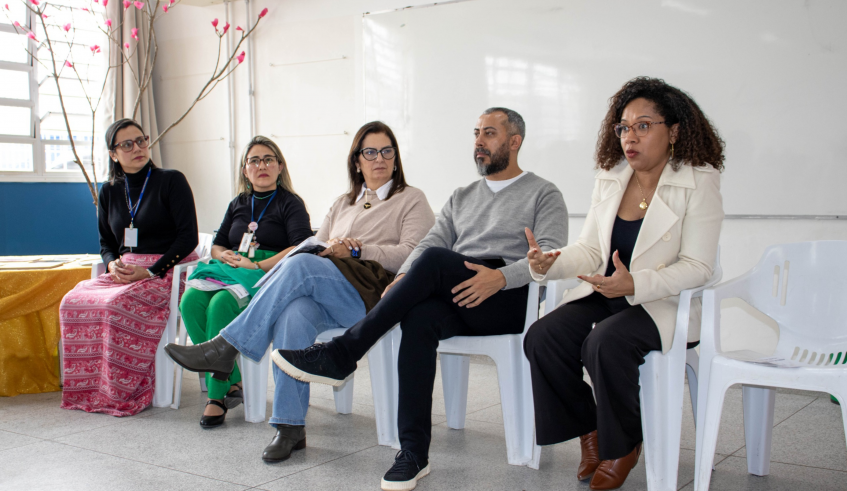 Após a apresentação, os participantes fizeram uma visita à EM Profª Maria Eugênia Fochi de Araújo, no Parque Residencial Itapety, onde participaram de uma roda de conversa sobre as ações da unidade . . .