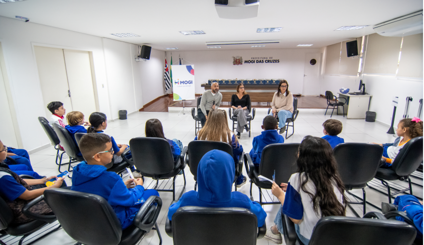 A prefeita Mara Bertaiolli recebeu os conselheiros, acompanhada pela secretária de Educação, Claudia Romanos e o diretor do DEPED da Pasta, Mitch Almeida. (Divulgação/PMMC)