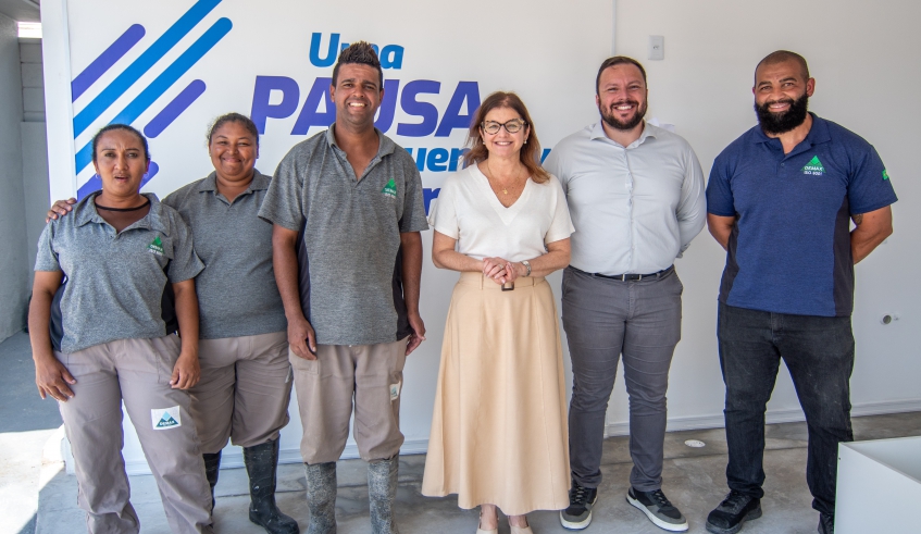 Prefeita Mara Bertaiolli esteve no Pit Stop nesta sexta-feira, dia 28, e acompanhou o acabamento dos trabalhos ao lado de funcionários que atuam no local (Divulgação/PMMC)