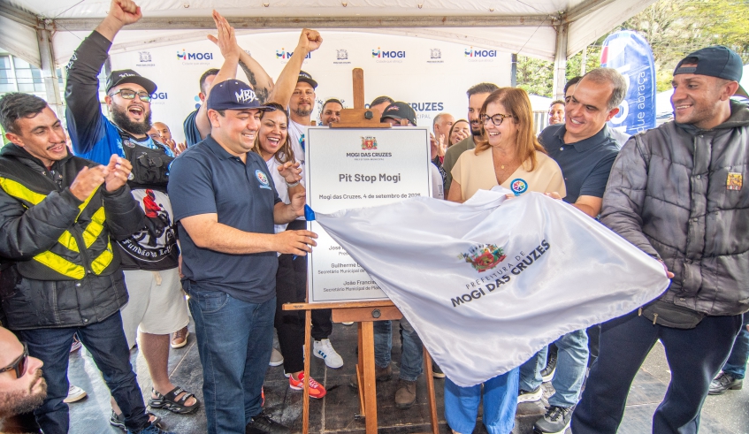 Prefeita Mara Bertaiolli e o vice Téo Cusatis entregaram, na manhã desta sexta-feira (04/09), o Pit Stop, espaço criado para atender os motoboys e motogirls da cidade (Divulgação/PMMC)