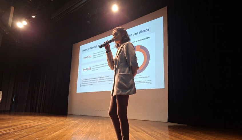 Uma das palestrantes foi a diretora de Educação Especial e Inclusão da Secretaria da Educação do Estado de São Paulo, Maraína Alves Fernandes de Aguiar. (Divulgação/PMMC)