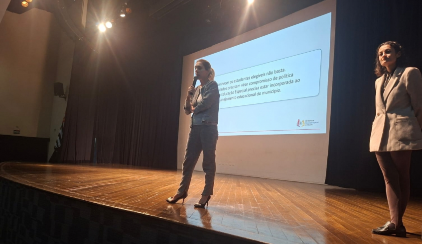 Ana Paula Oliveira, consultora especialista em Educação Especial da Secretaria de Estado da Educação, também falou aos educadores de Mogi das Cruzes. (Divulgação/PMMC)