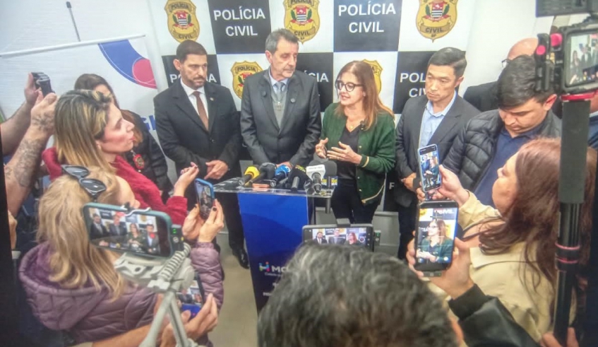 Prefeita Mara Bertaiolli destacou o acesso das mulheres à atendimento e proteção, ao lado do secretário de Segurança Pública do Estado, Osvaldo Nico Gonçalves (Divulgação/PMMC)