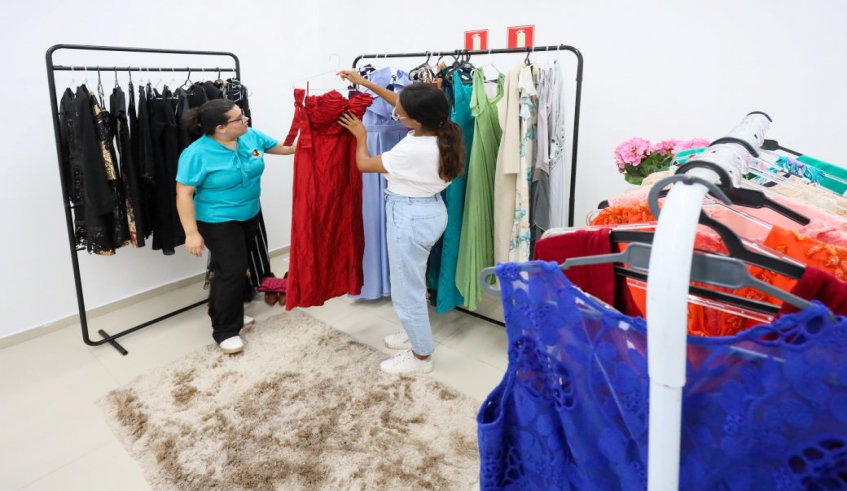 O Fundo Social aceita doações de vestidos de festa e sapatos para o Closet que Abraça
