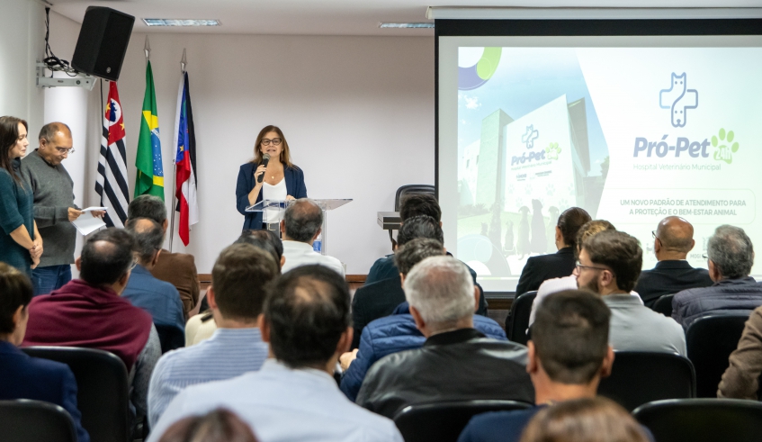 Prefeita Mara Bertaiolli destacou a estrutura do Hospital Veterinário Pró-Pet, que oferece consultas, exames e diversas especialidades para os animais (Divulgação/PMMC)