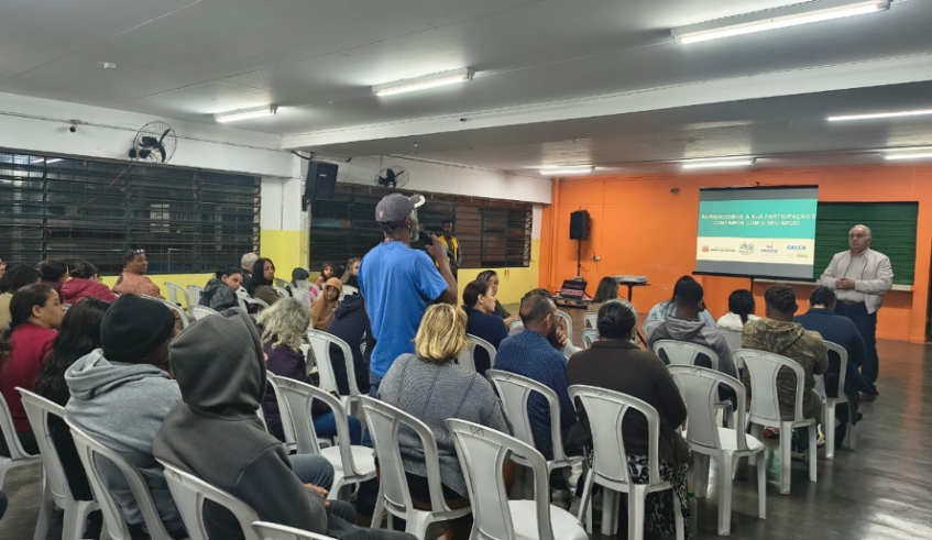Reunião realizada na noite desta quinta-feira apresentou aos moradores o estágio da regularização, que teve a primeira etapa finalizada e agora segue para as próximas (Divulgação/ PMMC)