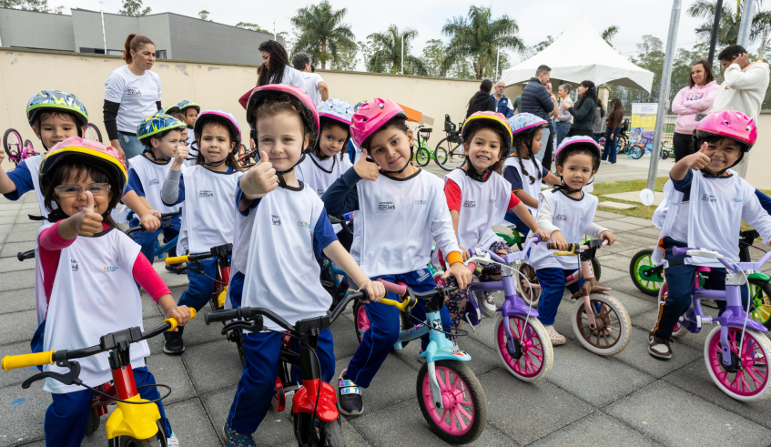 As crianças aprenderam mais sobre os benefícios da bicicleta e da importância da atividade física. (Divulgação/PMMC)