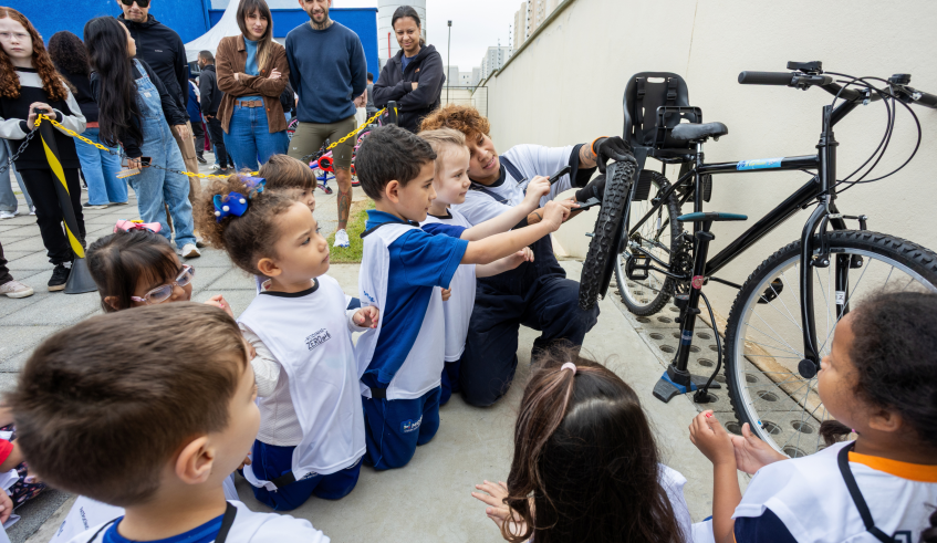 O projeto utiliza a bicicleta como ferramenta pedagógica para promover o desenvolvimento integral das crianças na Primeira Infância. (Divulgação/PMMC)