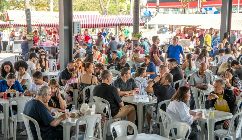 A principal intervenção foi a construção de uma nova cobertura para a Praça de Alimentação, em uma área de aproximadamente 500 metros quadrados (Divulgação/PMMC)