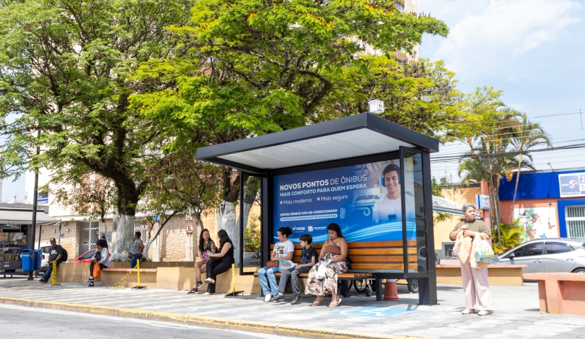 A primeira fase prevê a colocação de 15 novos abrigos em pontos de grande movimentação, como a praça da Bandeira, também conhecida como Praça da Bíblia (Divulgação/PMMC)