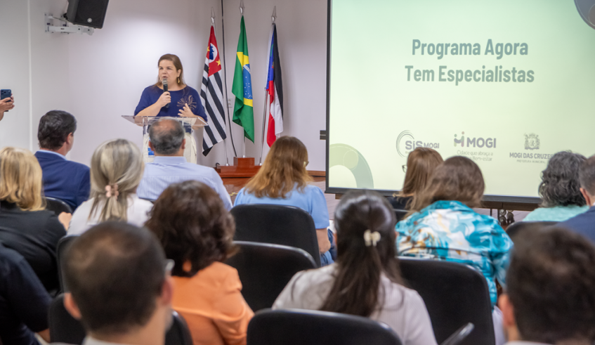 A secretária municipal de Saúde e Bem-Estar, Rebeca Barufi, abriu a reunião de trabalho (Divulgação/PMMC)