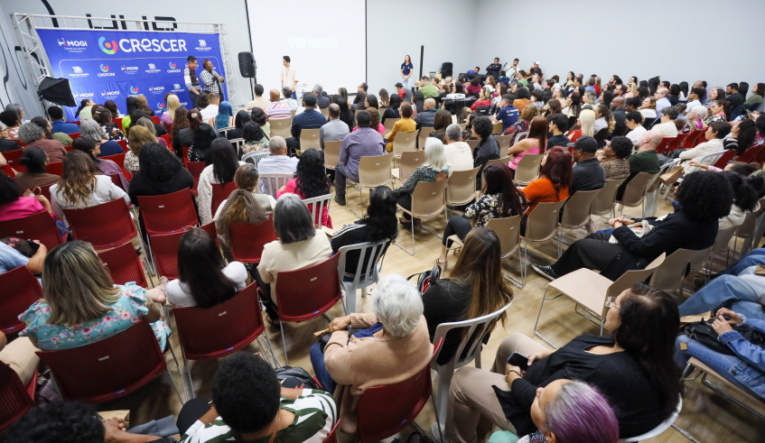 O evento de encerramento do 2º ciclo e início do 3º ciclo de cursos do CRESCER da Prefeitura de Mogi das Cruzes reuniu munícipes nesta quinta-feira (01/10). (Divulgação/PMMC)