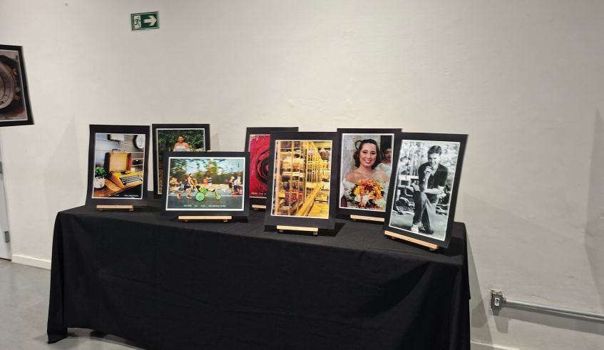 O público foi recebido por uma exposição com trabalhos desenvolvidos ao longo das formações do segundo ciclo do CRESCER. (Divulgação/PMMC)