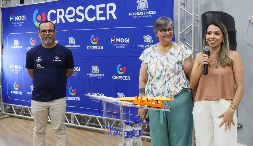 A Coordenadora da Coordenadoria de Formação ao Longo da Vida, Gisele Rodrigues, ministrou a cerimônia. (Divulgação/PMMC)