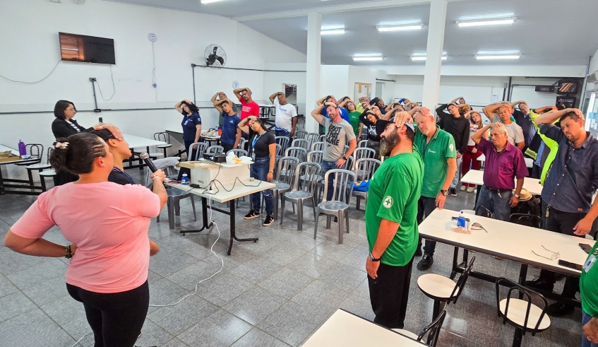 Evento contou com algumas atividades práticas de alongamento e orientações para evitar sobrecargas físicas, lesões e estresse (Divulgação/Semae)