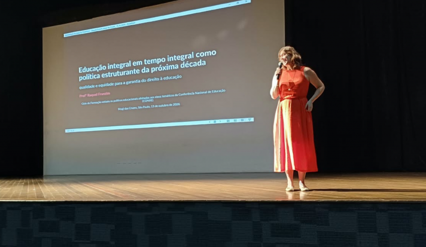 O tema do encontro foi “A Nova Política de Tempo Integral”, apresentado pela especialista Raquel Franzim. (Divulgação/PMMC)