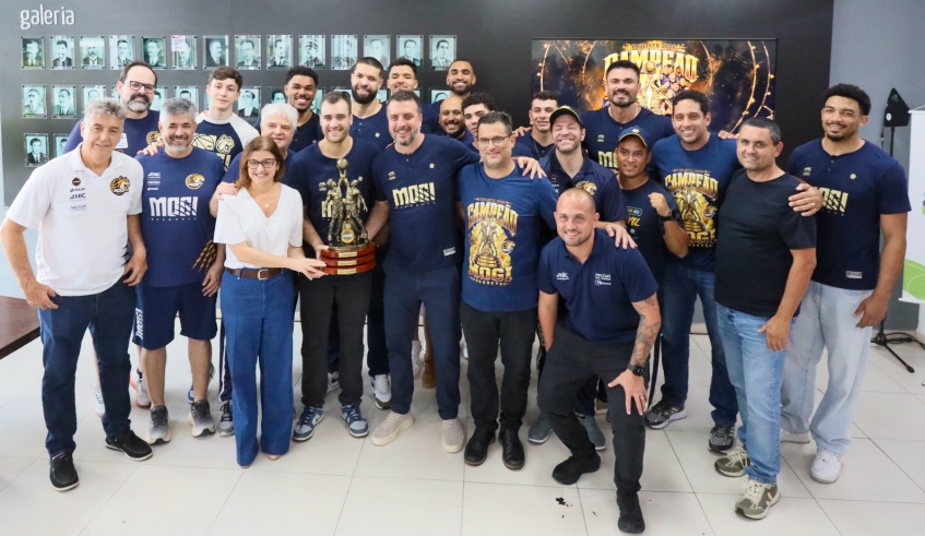 Prefeita Mara Bertaiolli recebeu atletas, membros da comissão técnica e dirigentes do Mogi das Cruzes Basquete, que conquistou o Campeonato Paulista (Divulgação/PMMC)