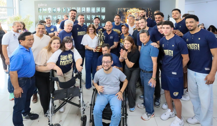 Prefeita Mara Bertaiolli recebeu atletas, membros da comissão técnica e dirigentes do Mogi das Cruzes Basquete, que conquistou o Campeonato Paulista (Divulgação/PMMC)