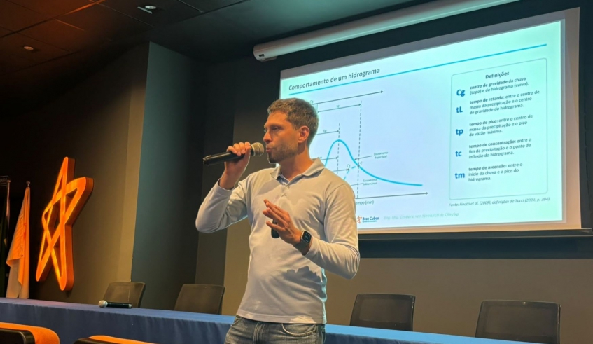 Engenheiro ambiental Cristiano von Steinkirch de Oliveira abordou o assunto "De enchentes à escassez: um olhar sobre as águas do Alto Tietê" (Divulgação/Semae)