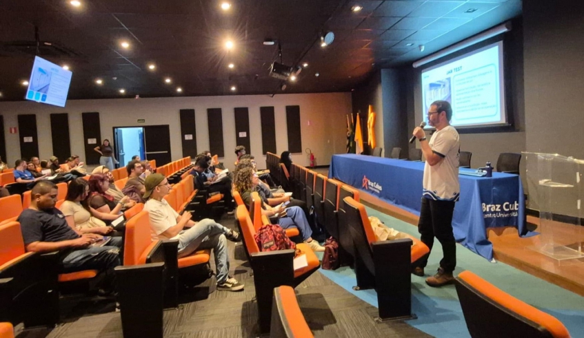 Técnico químico Ivan Santos de Jesus falou do tema "Da Amostra ao Resultado: A Química no Controle da Qualidade da Água" (Divulgação/Semae)