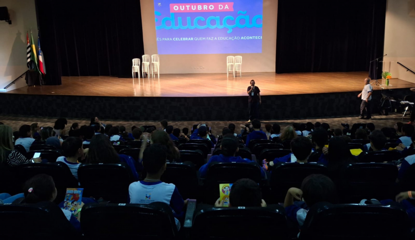 Ao final dos debates, os alunos se reuniram no Auditório do Cemforpe, onde apresentaram suas ideias aos conselheiros mirins que participaram da Plenarinha. (Divulgação/PMMC)