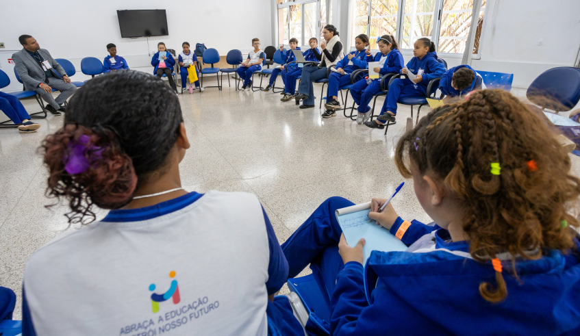 Os paineis foram mediados por representantes das equipes gestoras das escolas participantes. (Divulgação/PMMC)