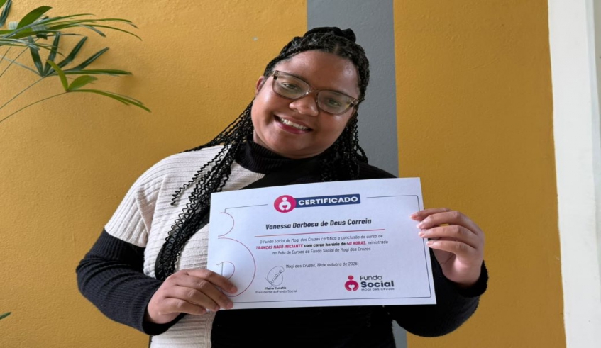 Vanessa Barbosa recebeu o certificado nesta quinta-feira, dia 22