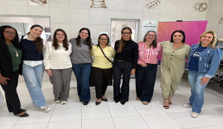 Maira Cusatis realizou, nesta quinta-feira (22/10), a cerimônia de entrega dos certificados de conclusão para 73 alunos da sexta turma dos cursos gratuitos