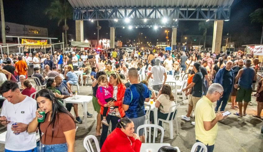 Feira Noturna de Jundiapeba ganha novo horário de atendimento a partir deste sábado (24/10), e passa a funcionar das 17h às 22h (Divulgação/PMMC)
