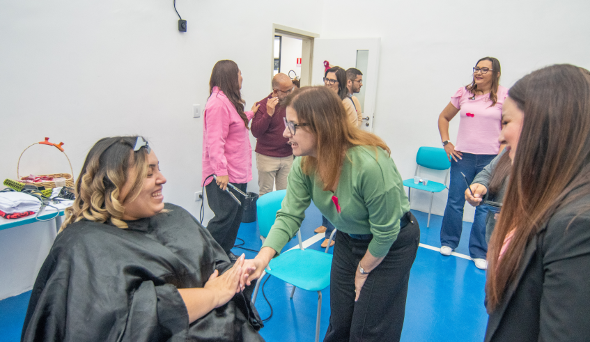 Os serviços foram oferecidos por voluntários. A prefeita visitou os espaços que foram destinados ao atendimento das mães. (Divulgação/PMMC)