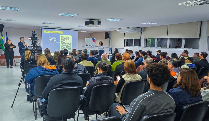 Audiência pública registrou boa participação, com cerca de 100 pessoas, entre moradores, técnicos da gestão municipal, secretários e vereadores (Foto: Julio Nogueira/Semae)