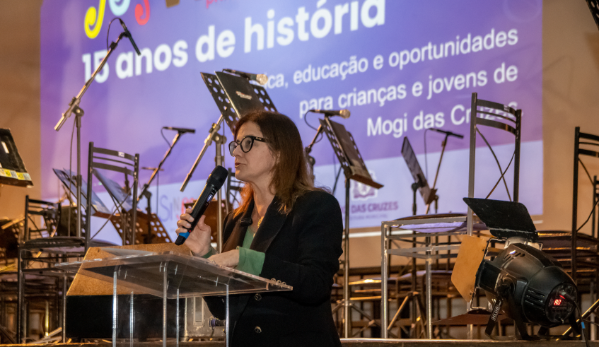 A prefeita destacou a importância da iniciativa, que leva o ensino de música para 14 mil estudantes da cidade. (Divulgação/PMMC)
