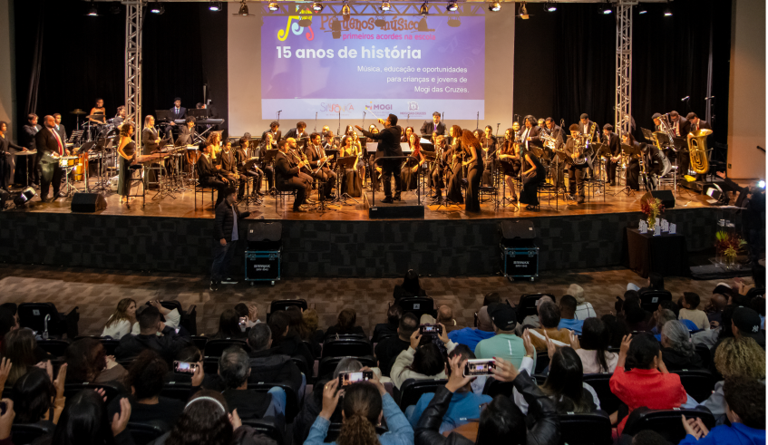 A apresentação encantou ao público que lotou o Auditório do Cemforpe. (Divulgação/PMMC)
