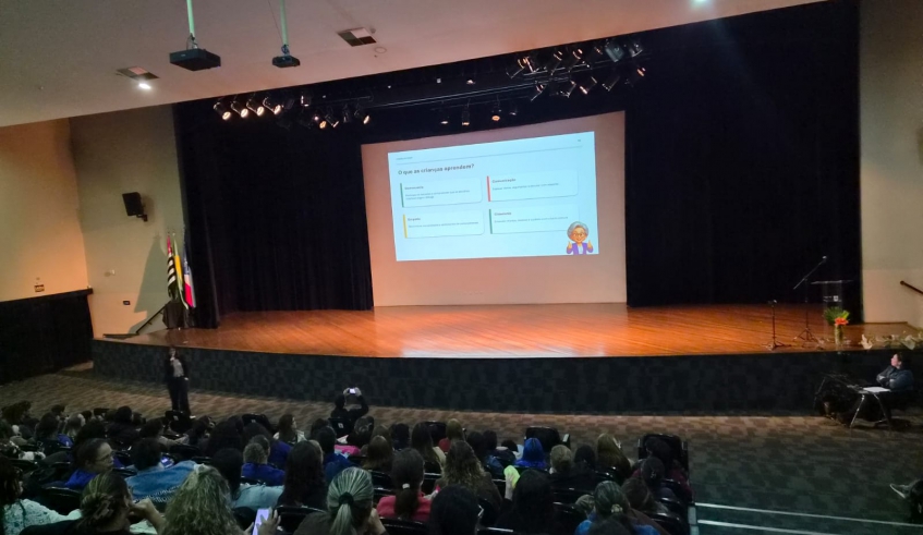 A Semana de Boas Práticas reforça a importância da formação continuada como parte do desenvolvimento profissional dos educadores. (Divulgação/PMMC)